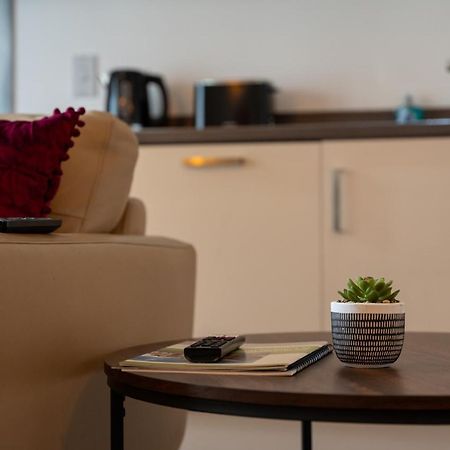 Spacious Apartment In Woking Town Centre Zewnętrze zdjęcie