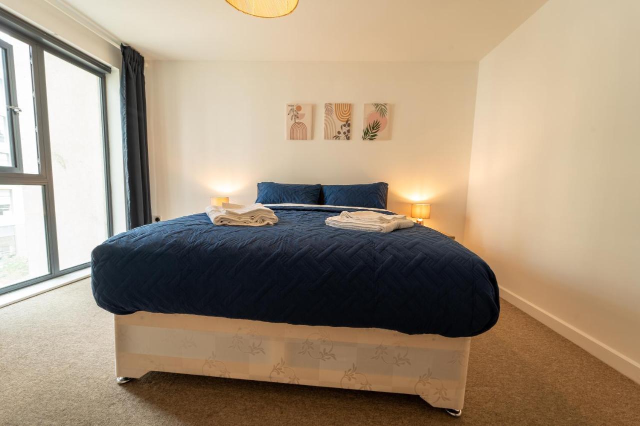 Spacious Apartment In Woking Town Centre Zewnętrze zdjęcie