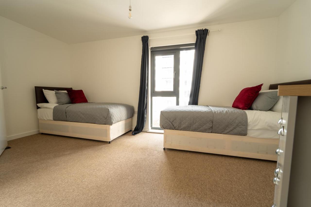 Spacious Apartment In Woking Town Centre Zewnętrze zdjęcie