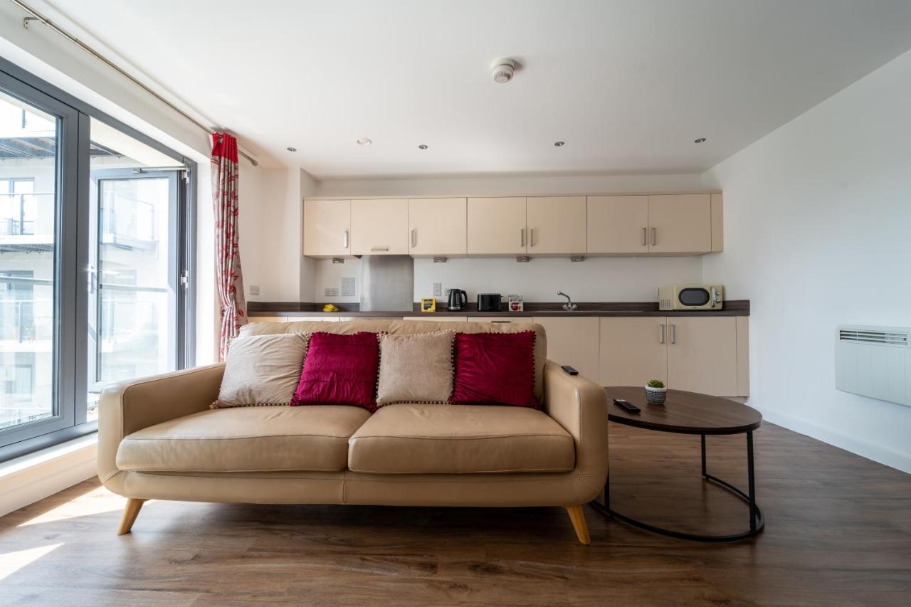 Spacious Apartment In Woking Town Centre Zewnętrze zdjęcie