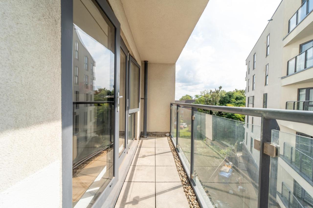Spacious Apartment In Woking Town Centre Zewnętrze zdjęcie