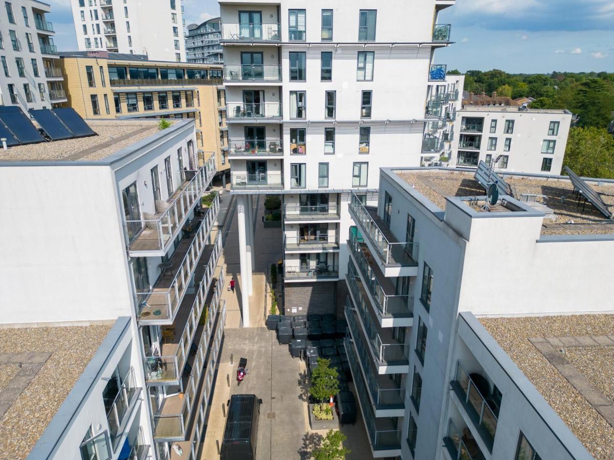 Spacious Apartment In Woking Town Centre Zewnętrze zdjęcie