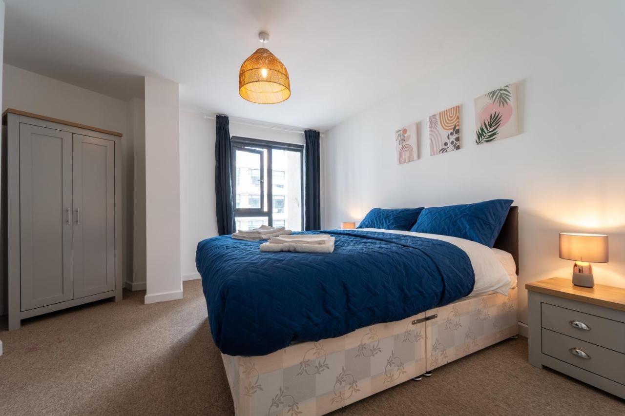 Spacious Apartment In Woking Town Centre Zewnętrze zdjęcie