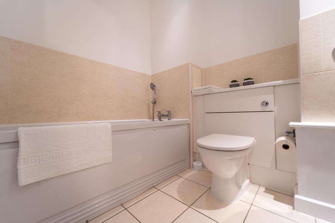 Spacious Apartment In Woking Town Centre Zewnętrze zdjęcie