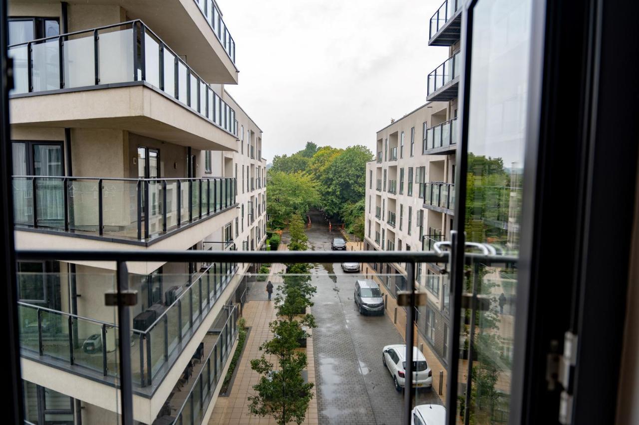 Spacious Apartment In Woking Town Centre Zewnętrze zdjęcie