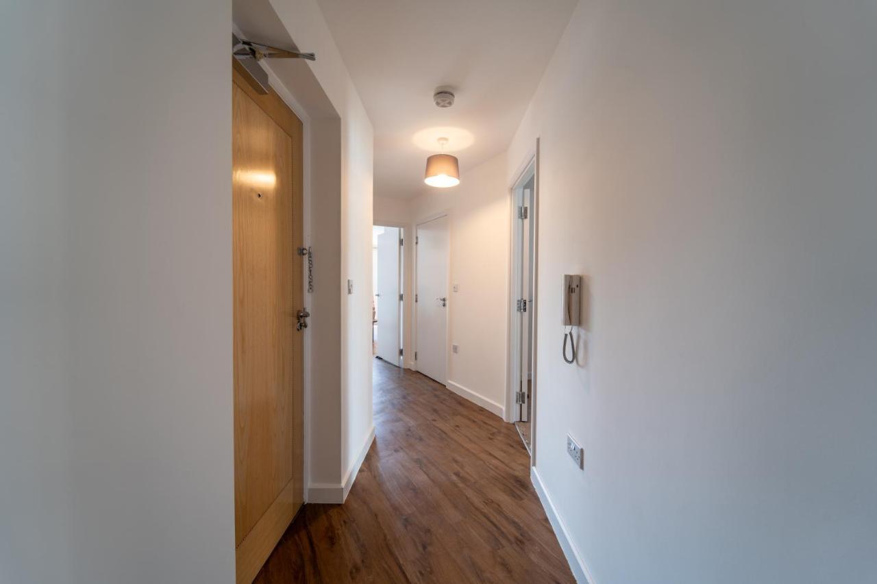 Spacious Apartment In Woking Town Centre Zewnętrze zdjęcie