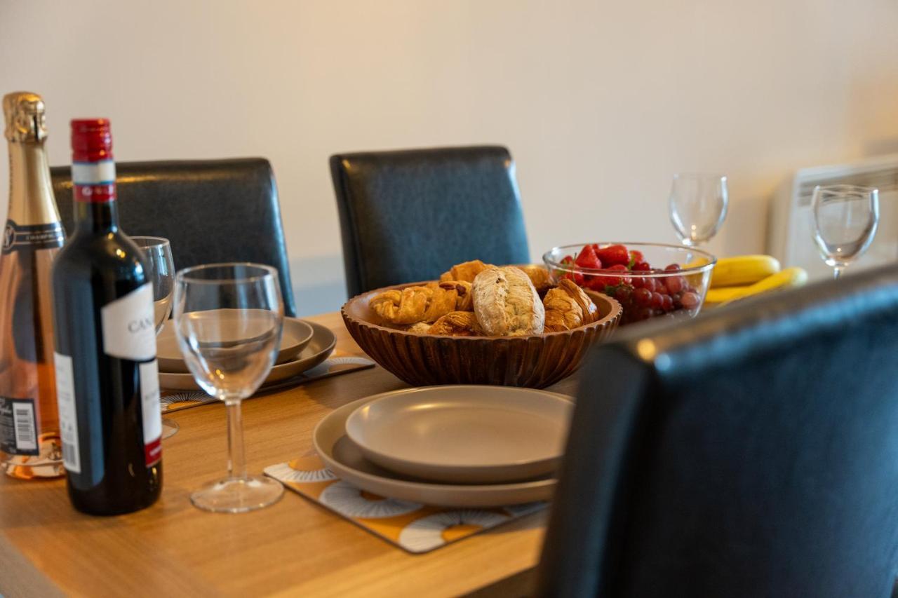 Spacious Apartment In Woking Town Centre Zewnętrze zdjęcie