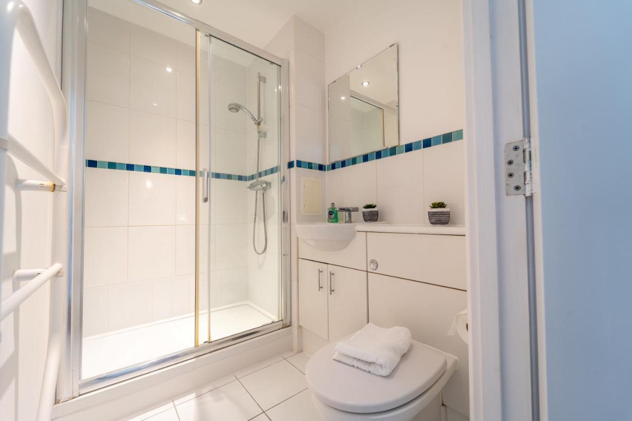 Spacious Apartment In Woking Town Centre Zewnętrze zdjęcie